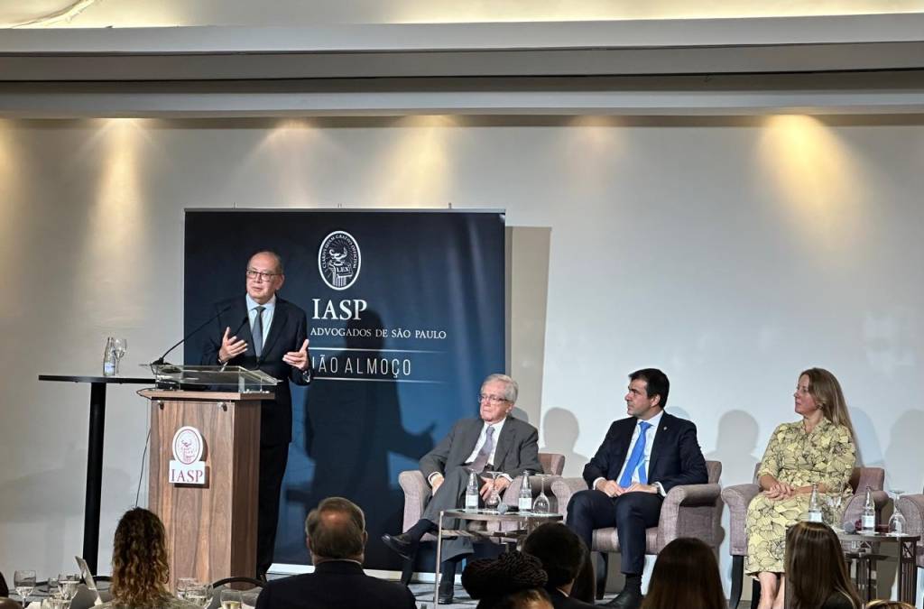 Em almoço com advogados, Gilmar faz piada com Moro e critica a Lava-Jato