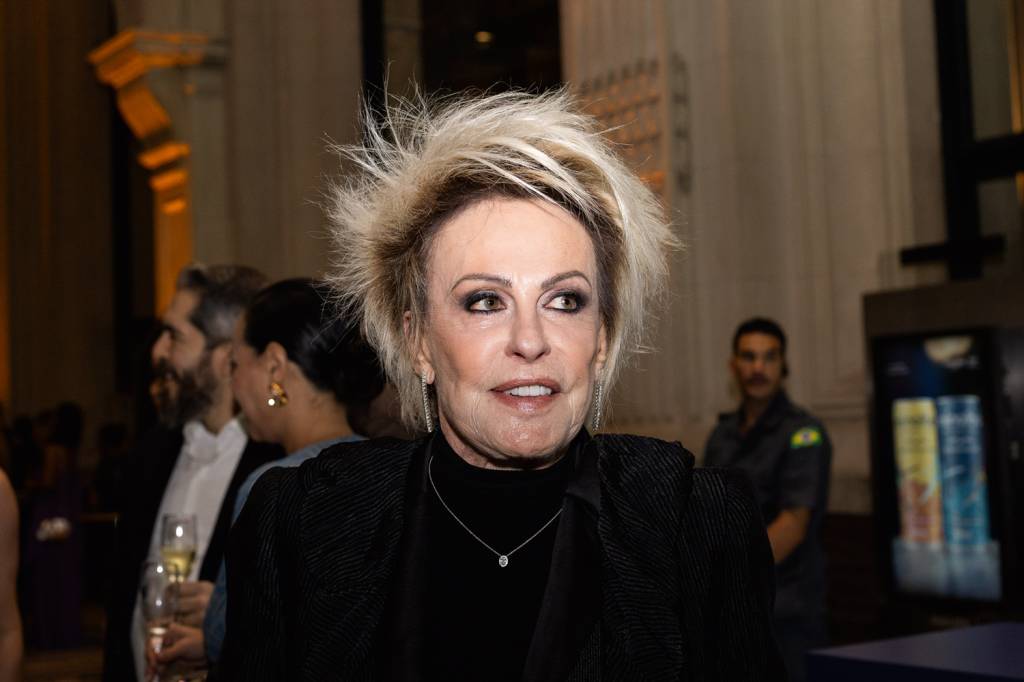 24645665-high.jpeg CASA E DESCASA - A apresentadora Ana Maria Braga está entre as mulheres que conquistaram a liberdade de entrar e sair de matrimônios em qualquer idade: no início deste mês, casou-se pela quinta vez, aos 76, com um jornalista 22 anos mais novo.