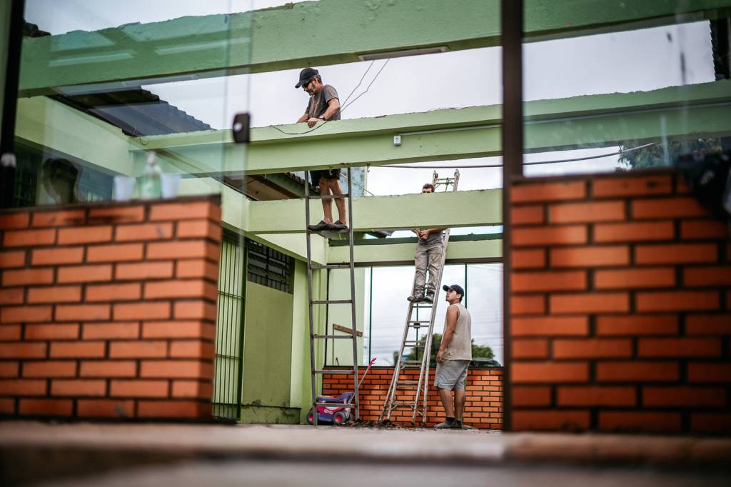 2D-(1)—-RED-03-04-25-REFORMA-ESCOLAS-ATINGIDAS-BRUNA-OURIQUE-8.jpeg ROTINA - Emei Vó Picucha, destelhada em Canoas: a escola foi afetada por três desastres climáticos em dois anos