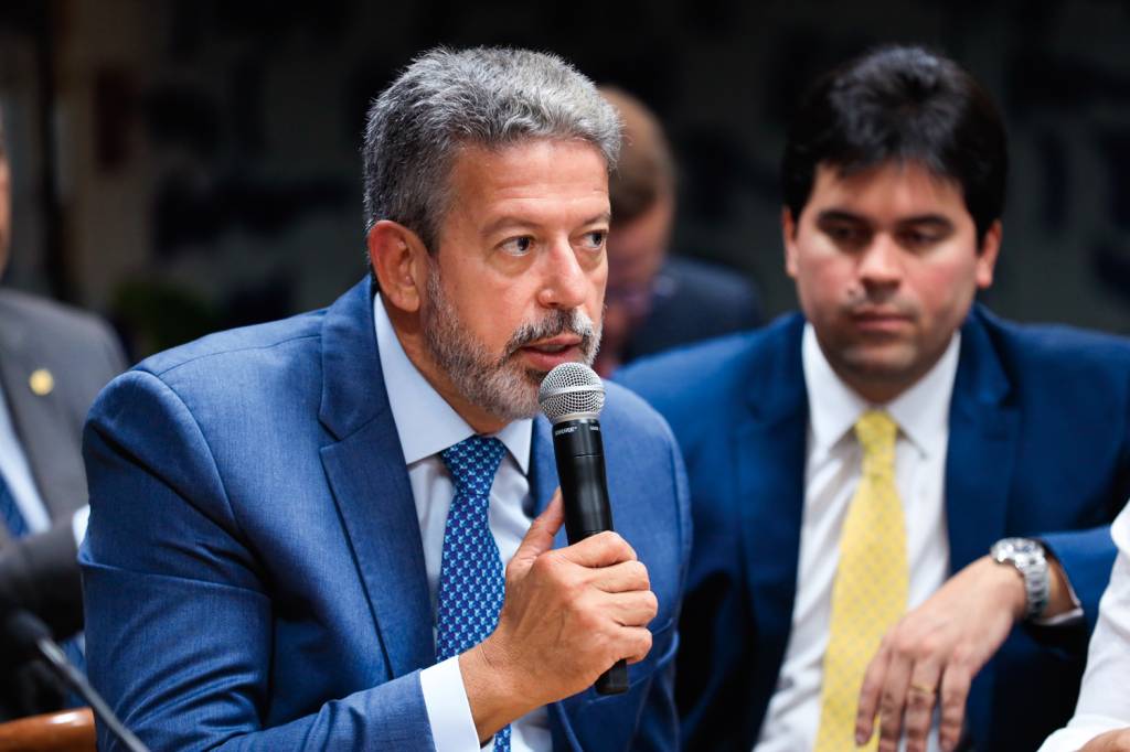 2D-(2)—ARTHUR-LIRA-e-ANDRE-FUFUCA—reuniao-PP-2025-3-a.jpg PODER - Arthur Lira, com André Fufuca: deputado pode presidir nova federação