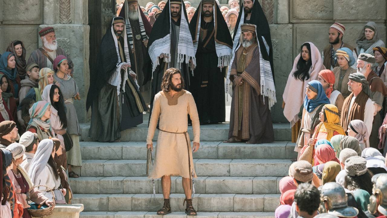TEMPLO - Jesus desafia os vendilhões: cena teve centenas de figurantes