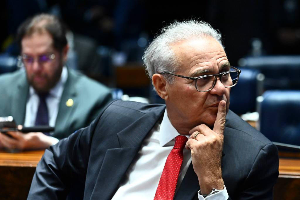 Com Refis da baixa renda, Calheiros tenta emplacar reforma do IR no Senado