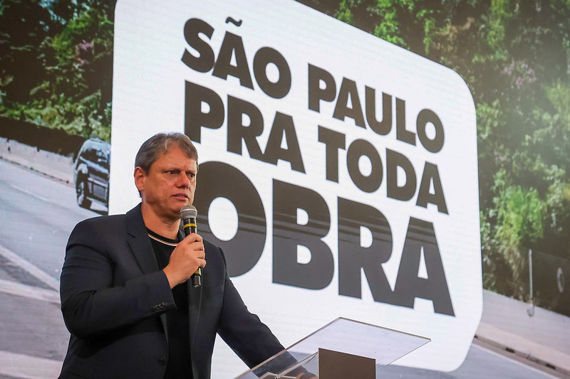 O governador de São Paulo, Tarcísio de Freitas, durante o lançamento do programa "São Paulo pra toda obra", no dia 3 de abril