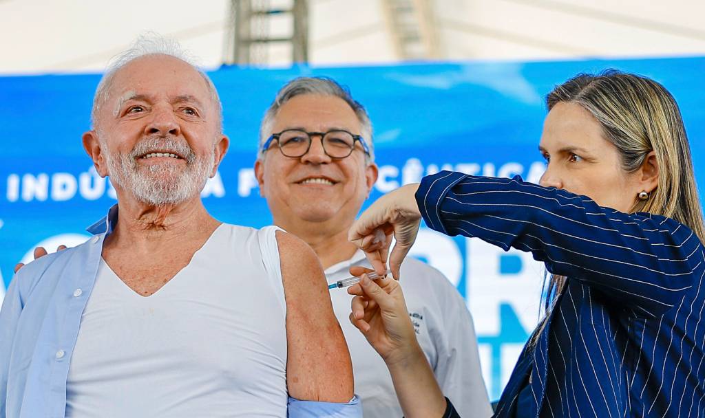 Por que Lula está usando um curativo no supercílio