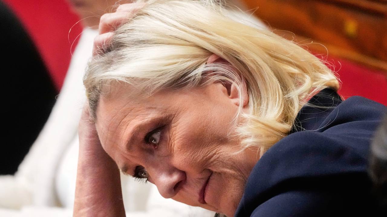 'LA VIE EN ROSE?' - A política: acusada em esquema de desvio de verba pública