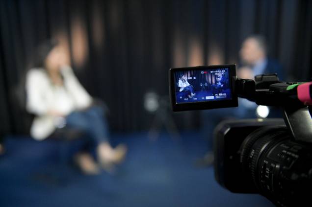 A jornalista Marcela Rahal durante entrevista com Mario Luiz Sarrubbo, Secretário Nacional de Segurança Pública do MJSP A jornalista Marcela Rahal durante entrevista com Mario Luiz Sarrubbo, Secretário Nacional de Segurança Pública do MJSP