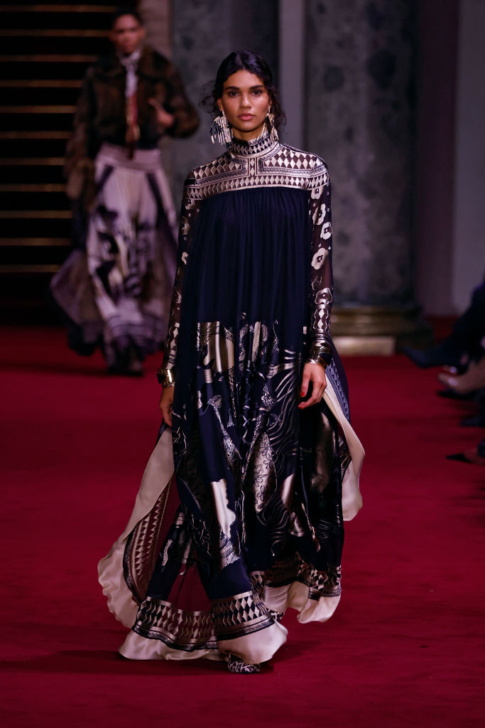 Zimmermann : Runway – Paris Fashion Week – Womenswear Fall/Winter 2024-2025 Zimmermann