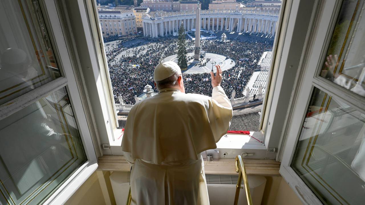 VATICAN CITY, VATICAN - NOVEMBER 24: (EDITOR NOTE: STRICTLY EDITORIAL USE ONLY - NO MERCHANDISING) Pope Francis waves to the faithful gathered in St. Peter's Square during his Sunday Angelus blessing on the World Youth Day on November 24, 2024 in Vatican City, Vatican. Pope Francis greeted delegations of young people from Portugal and South Korea in Rome for Sunday's 39th World Youth Day on the Solemnity of Christ the King as the WYD symbols, the Cross and the icon of Mary Salus Populi Romani, are passed from the Portuguese to the Koreans who will host the next world youth gathering in Seoul in 2027. (Photo by Vatican Media via Vatican Pool/Getty Images)