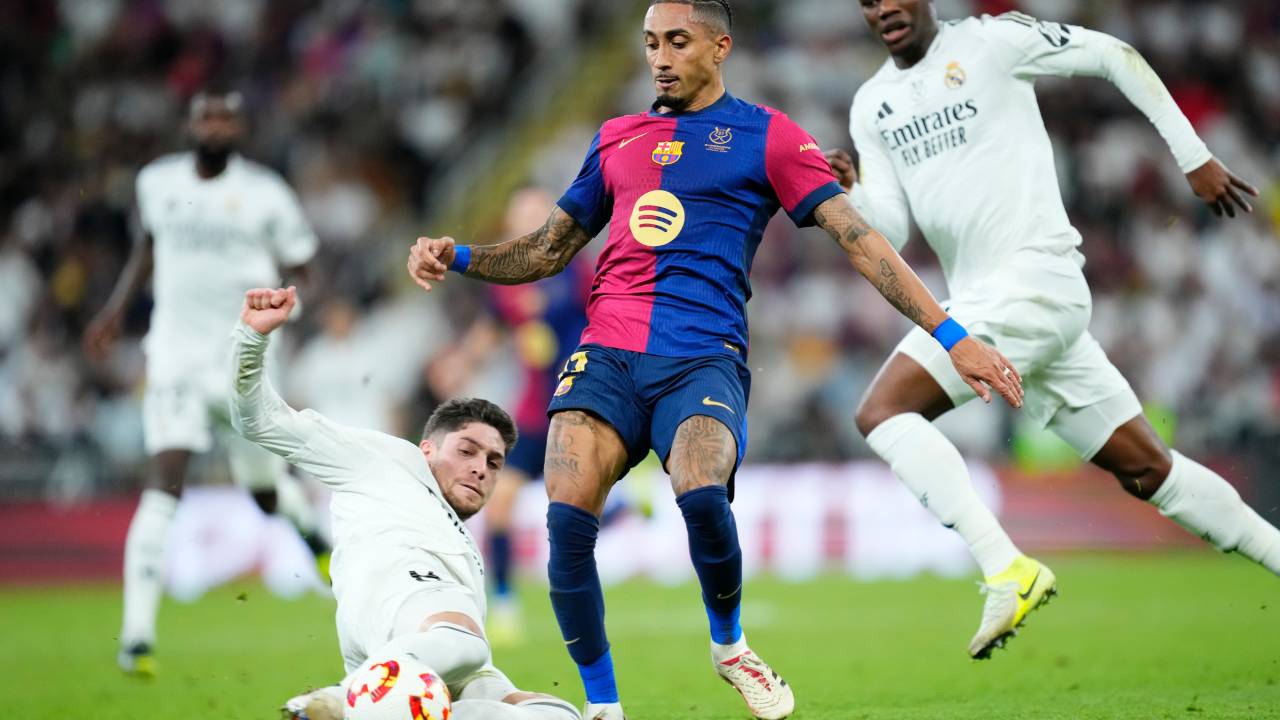 Raphinha right winger of Barcelona and Brazil and Federico Valverde central midfield of Real Madrid and Uruguay compete for the ball during the Spanish Super Cup final match between Real Madrid and FC Barcelona at King Abdullah Sports City on January 12, 2025 in Jeddah, Saudi Arabia. (Photo by Jose Breton/Pics Action/NurPhoto via Getty Images)