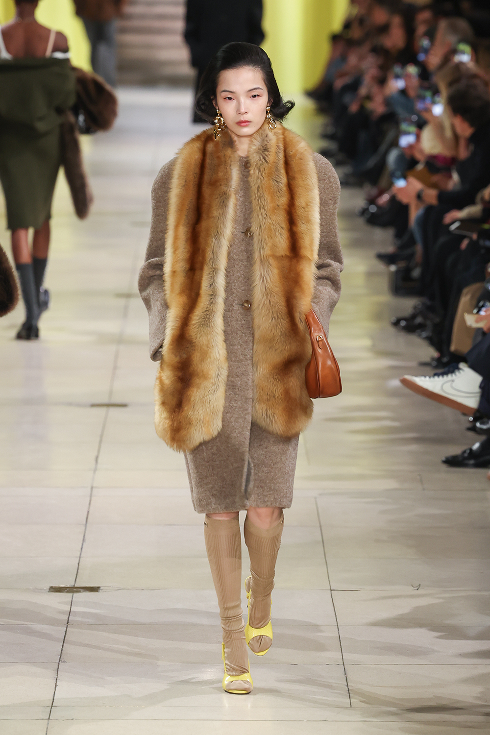 GettyImages-2204694458.jpg REAÇÃO - Miu Miu em Paris: o suposto zelo não acalma os críticos