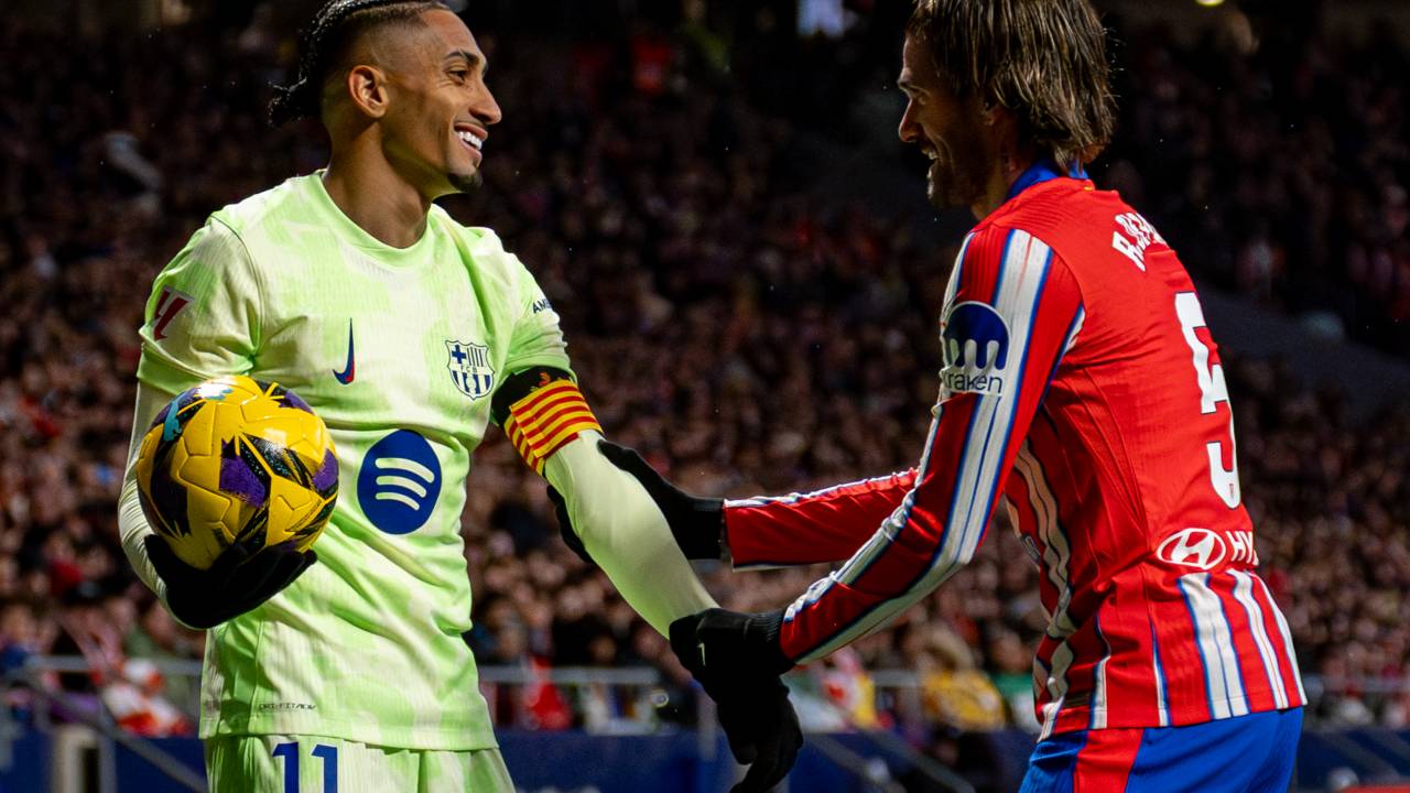 Rodrigo De Paul of Atletico de Madrid jokes with Raphael Dias Belloli (Raphinha) of FC Barcelona during the La Liga EA Sports 2024/25 football match between Atletico de Madrid and FC Barcelona at Estadio Riyadh Air Metropolitano in Madrid, Spain, on March 16, 2025. (Photo by Alberto Gardin/NurPhoto via Getty Images)
