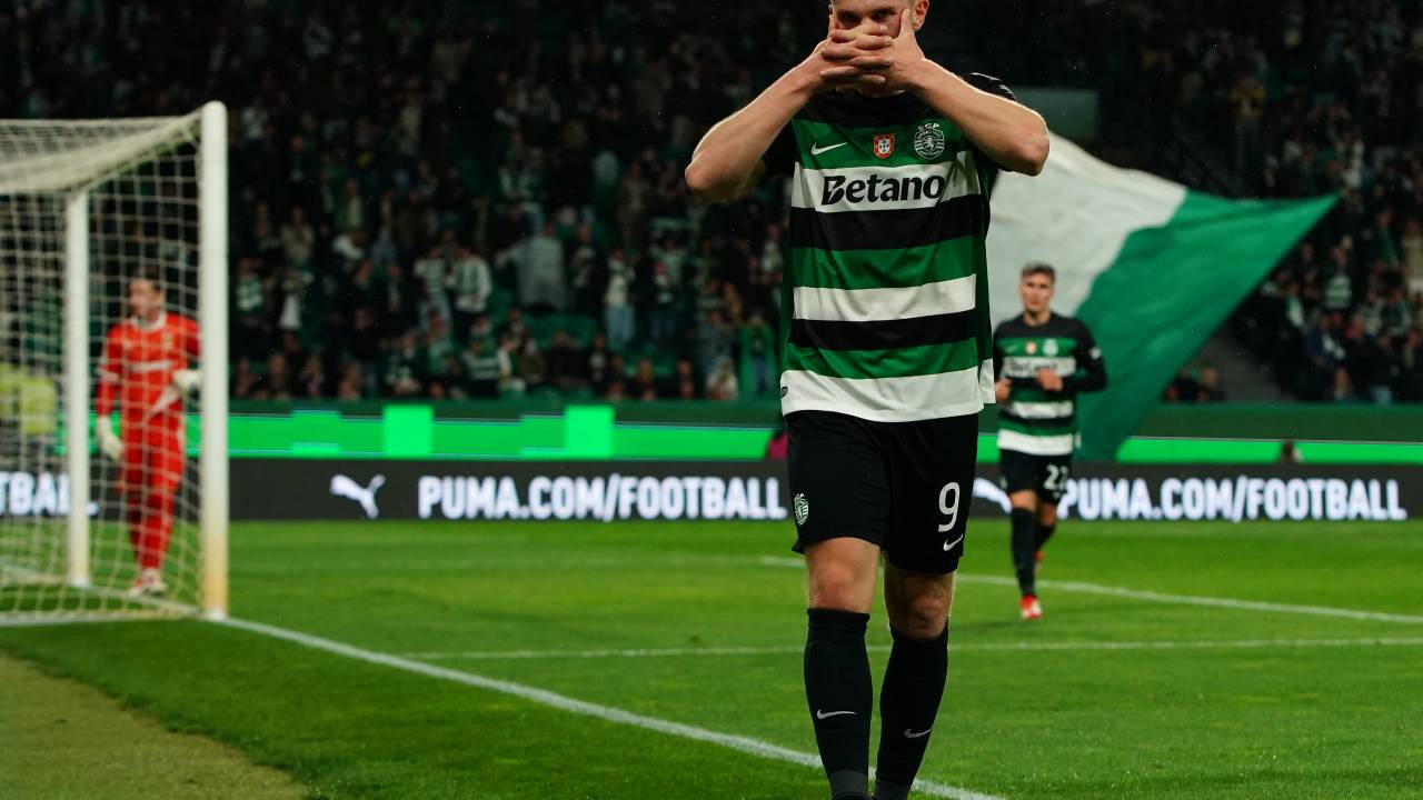 LISBON, PORTUGAL - APRIL 3: Viktor Gyokeres of Sporting CP celebrates after scoring a goal during the Portuguese Cup match between Sporting CP and Rio Ave FC at Estadio Jose Alvalade on April 3, 2025 in Lisbon, Portugal. (Photo by Gualter Fatia/Getty Images)