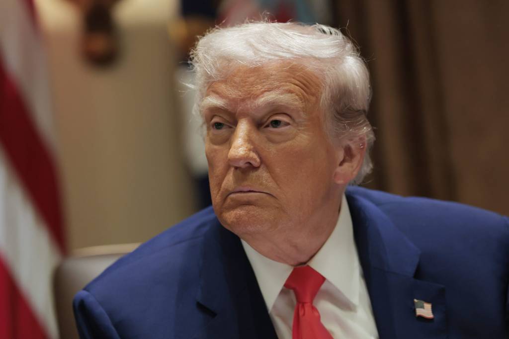 ‘Ficou rico e sobrevive assim’: a fala de Trump sobre o Brasil