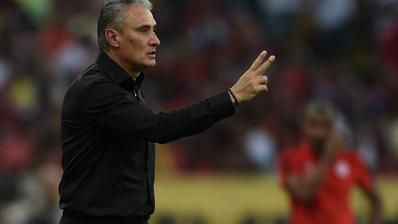 RIO DE JANEIRO, BRAZIL - JULY 12: Head coach Tite of Corinthians gestures during a match between Flamengo and Corinthians as part of Brasileirao Series A 2015 at Maracana Stadium on July 12, 2015 in Rio de Janeiro, Brazil.