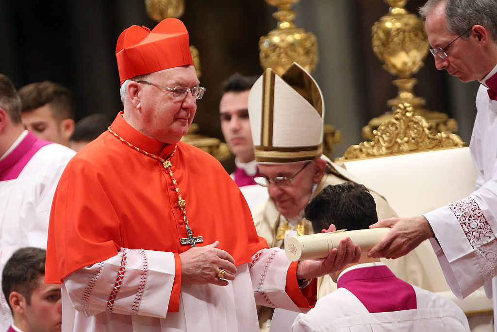 Kevin Farrell com Papa Francisco: homem de confiança do pontífice