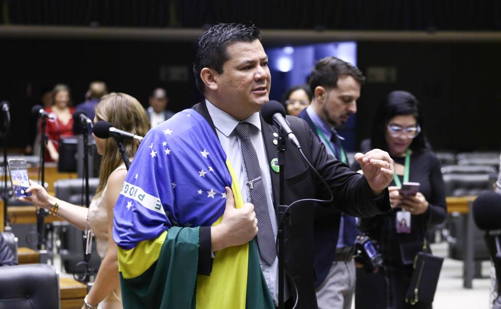 AGU pede que PF e PGR investiguem fala de deputado sobre morte de Lula