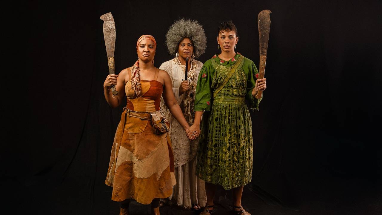 As atrizes Larissa Luz, Lilian Valeska e Bárbara Sut, que fazem parte do elenco de "Torto Arado - O Musical"