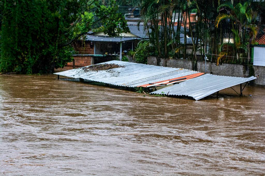 RIO998462.JPG RUÍNAS - Petrópolis: obras de contenção não deram conta da fúria da natureza