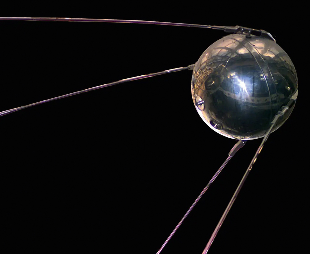 UM GRANDE PASSO - O Sputnik: ao cruzar o cosmo, em 1957, iniciou a corrida espacial
