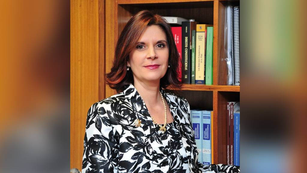 Bolsonaro pode perder patente, diz Maria Elizabeth Rocha, presidente do STM