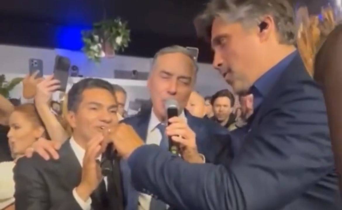 Ministro Roberto Barroso e Leo Chaves, da dupla Victor e Leo