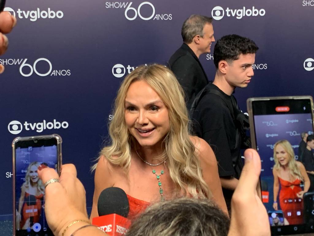 A emoção de Eliana ao atravessar tapete de estrelas da Globo