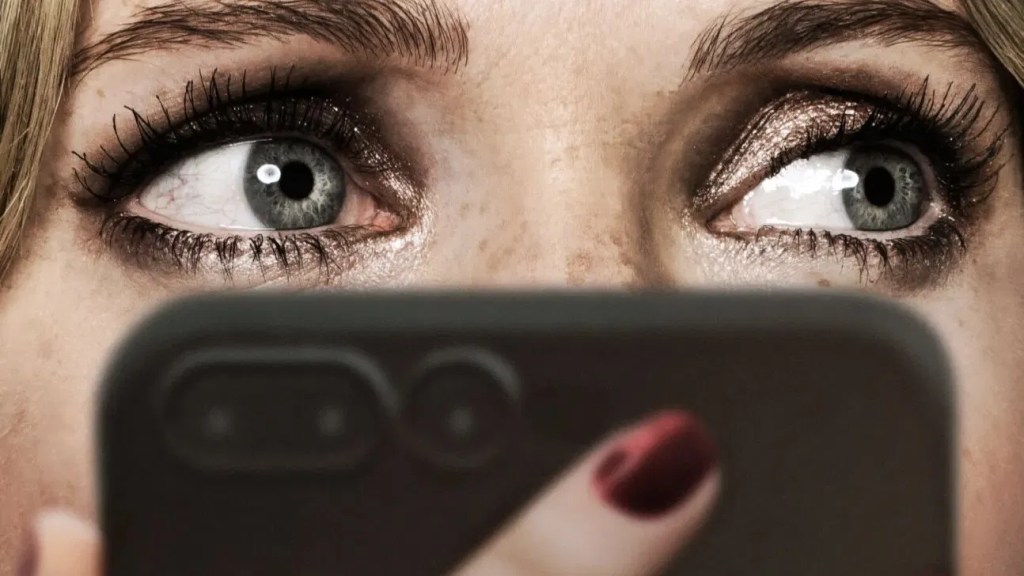 Para além de ‘Drop’, três filmes arrepiantes com smartphones do terror