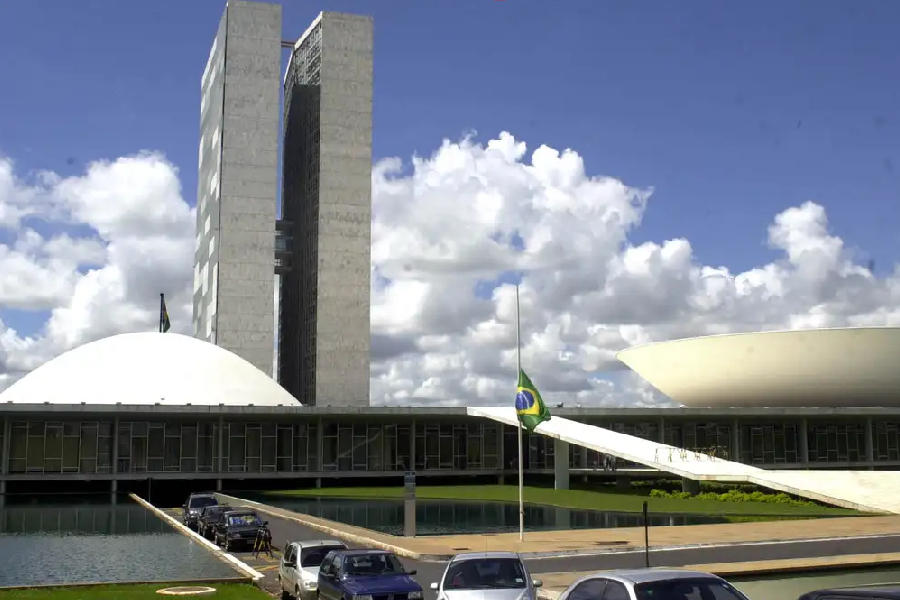 Vista dos prédios do Congresso Nacional, na Praça dos Três Poderes, em Brasília