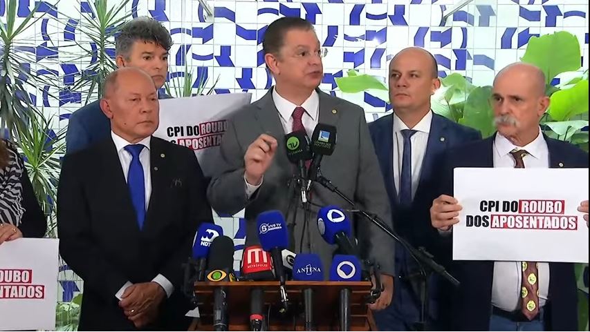 Líder do PL, Sóstenes Cavalcante, em entrevista coletiva sobre a CPI do INSS