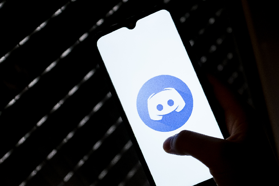 Tela de celular exibindo a logo da rede social Discord