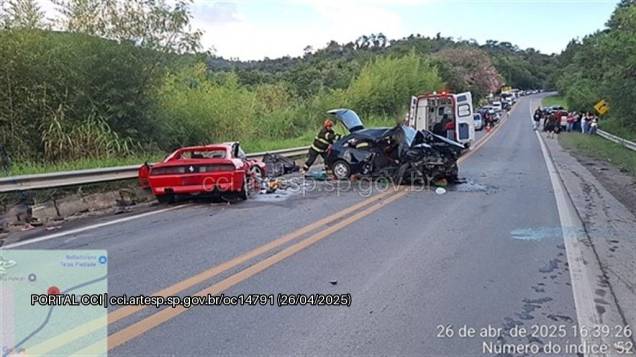 Motorista de Ferrari perde o controle em rodovia de SP e bate em um Gol, deixando duas pessoas em estado grave Motorista de Ferrari perde o controle em rodovia de SP e bate em um Gol, deixando duas pessoas em estado grave