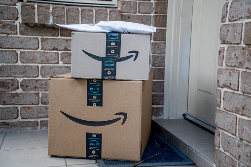 Caixas de encomendas da Amazon.
