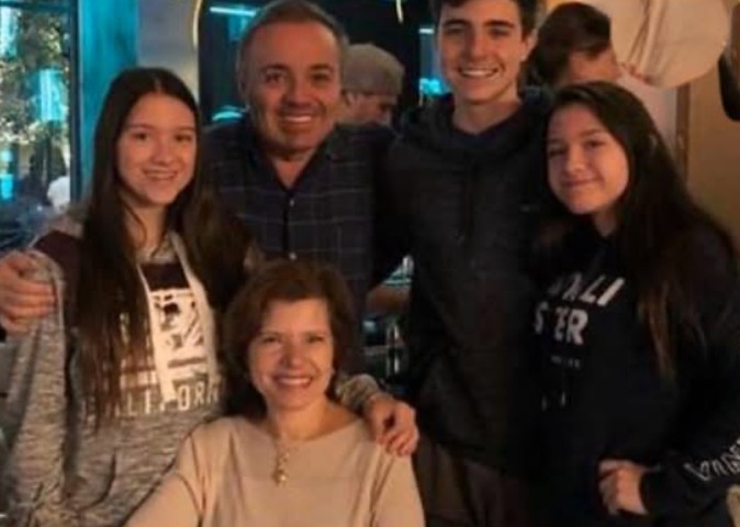 Gugu Liberato e família