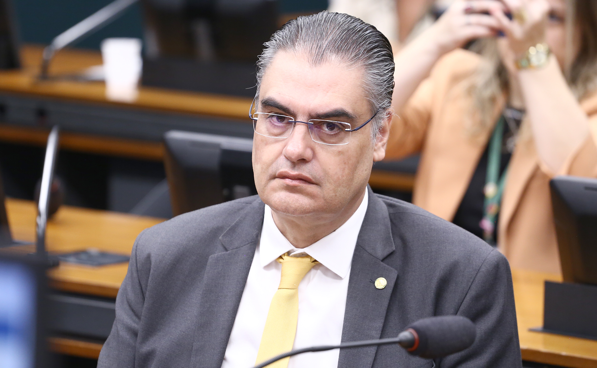 Deputado fala sobre sinais de recuo de Trump e presidente do INSS afastado