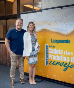 Nicole Weber e Covatti Deputado Covatti e a vereadora Nicole Weber: procurador quer explicações