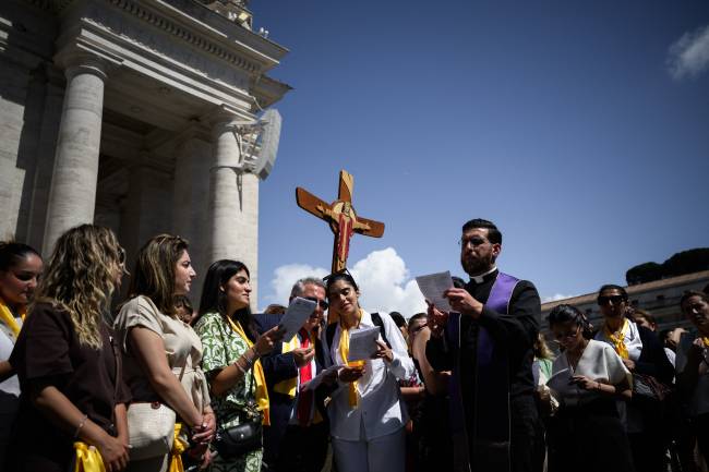 Faithful enter St Peter's Square ahead of the conclave to elect the next pope at the Vatican, in The Vatican, on May 7, 2025. (Photo by JEFF PACHOUD / AFP)
