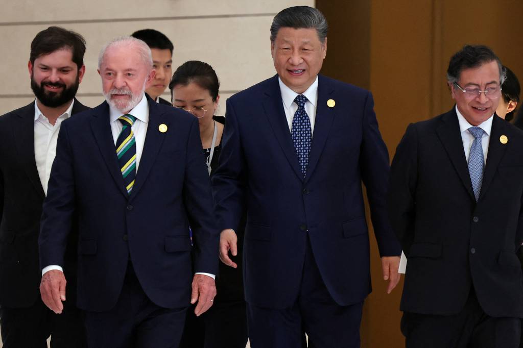 Relação entre Brasil e China é “alternativa às rivalidades ideológicas”, diz Lula em Pequim