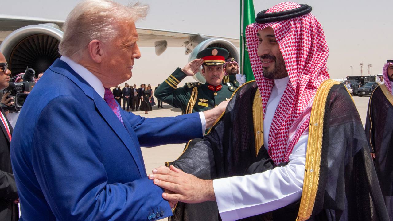 A handout picture provided by the Saudi Royal Palace shows Saudi Crown Prince Mohammed bin Salman (R) welcoming US President Donald Trump (L) upon his arrival in Riyadh on May 13, 2025. (Photo by BANDAR AL-JALOUD / Saudi Royal Palace / AFP) / RESTRICTED TO EDITORIAL USE - MANDATORY CREDIT "AFP PHOTO / SAUDI ROYAL PALACE / BANDAR AL-JALOUD" - NO MARKETING - NO ADVERTISING CAMPAIGNS - DISTRIBUTED AS A SERVICE TO CLIENTS