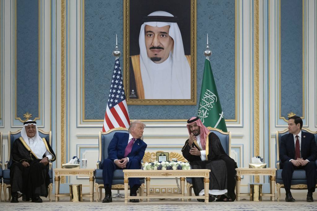 EUA e Arábia Saudita fecham acordo de US$ 600 bilhões em energia e armas