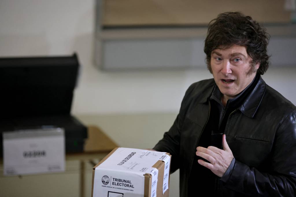 Partido de Milei supera centro-direita e emerge como principal força em Buenos Aires