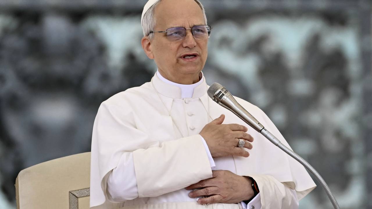 O papa Leão XIV durante sua primeira audiência geral semanal na Praça de São Pedro, no Vaticano. 21/05/2025