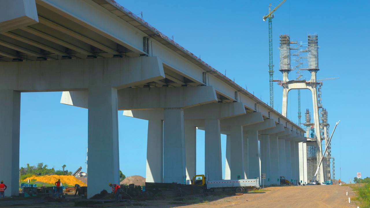 CONEXÃO - Ponte entre Porto Murtinho, em Mato Grosso do Sul, e Carmelo Peralta, no Paraguai: rota para exportadores