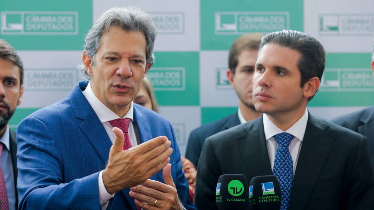 NA MIRA - Haddad e Motta: aumento de impostos pagos pelos super-ricos