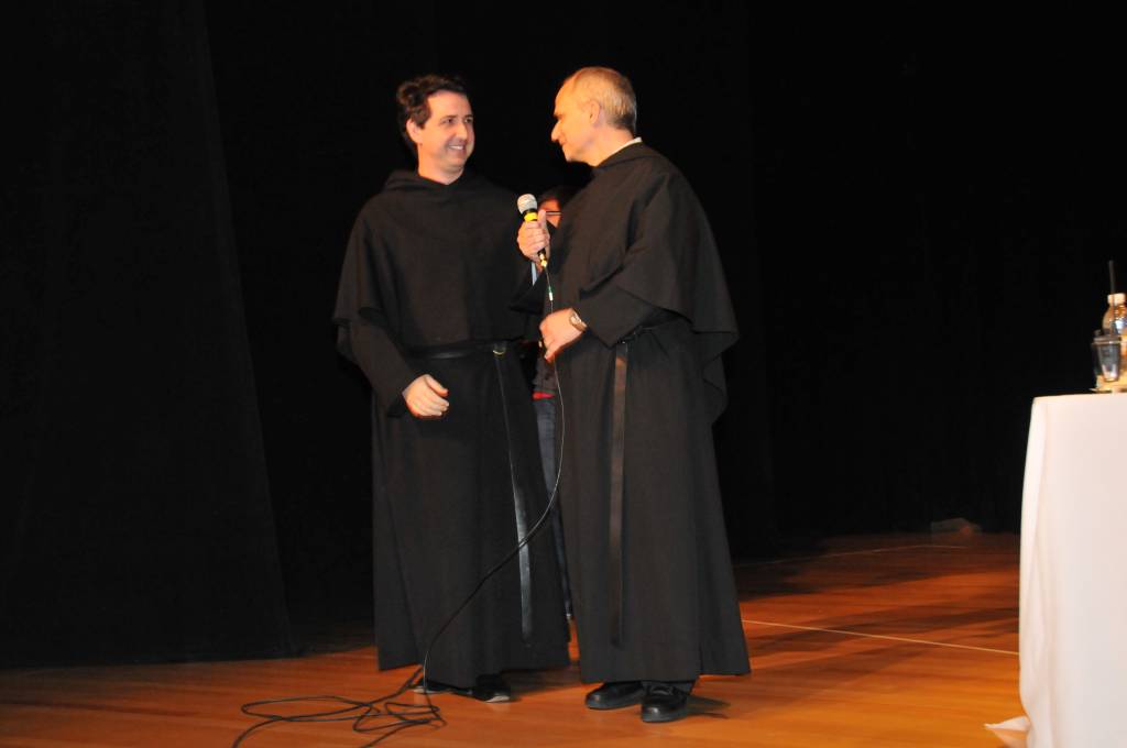 New Face 55 11 2461-2998 Eduardo Flauzino e Robert Prevost, hoje papa Leão XIV