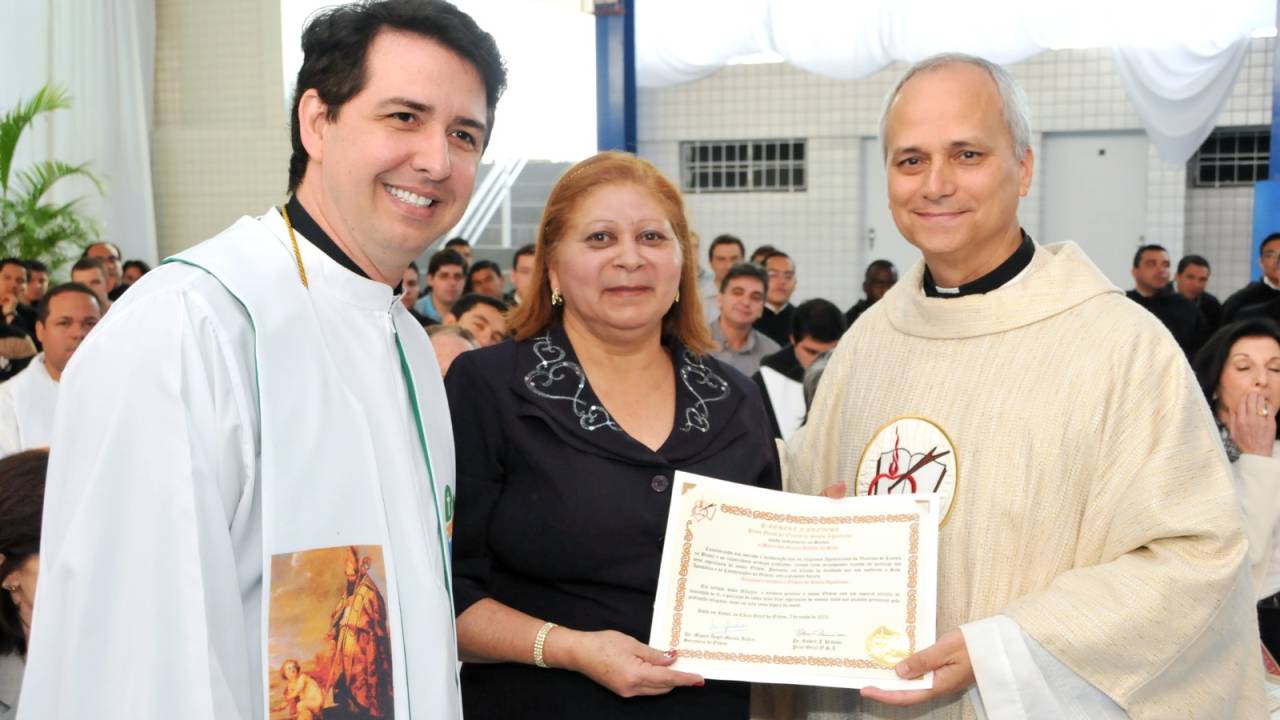 Robert Prevost, atual papa Leão XIV no colégio Agostiniano Mendel durante encontro de jovens em 2013