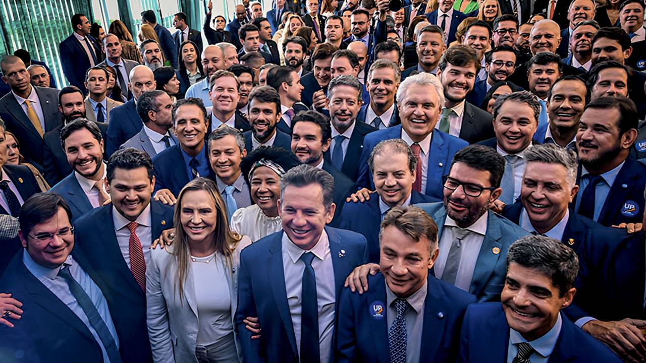 DIGA “X” - Líderes celebram o acerto entre as siglas: evento reuniu nomes de peso, inclusive de outras legendas do país