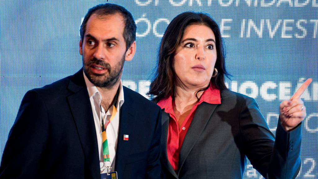 Brasília (DF), 23/04/2025 – A ministra do Planejamento e Orçamento, Simone Tebet, e o ministro da Economia do Chile, Nicolas Grau, durante o Fórum Empresarial Brasil-Chile, que discute o projeto Rotas de Integração Sul-Americana. Foto: Marcelo Camargo PARCERIA - Nicolás Grau, ministro da Economia do Chile, e Simone Tebet: promessa de fretes mais baratos