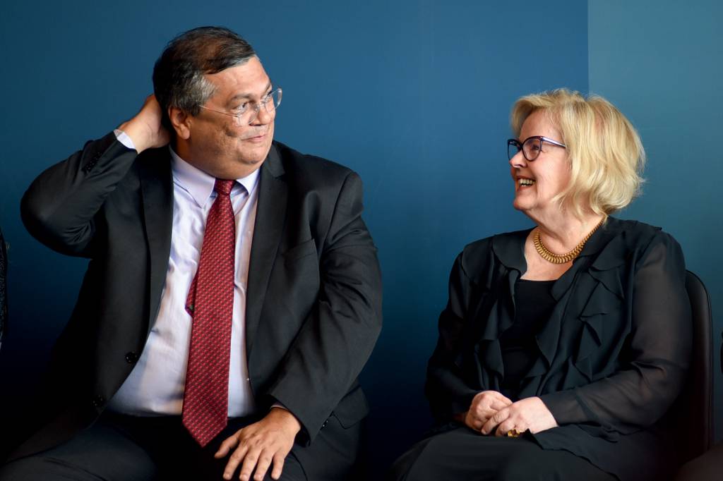 Fl·vio Dino toma posse Ministro JustiÁa MENOS UMA - Flávio Dino com Rosa Weber, a quem sucedeu no STF: dez homens em onze cadeiras na Corte