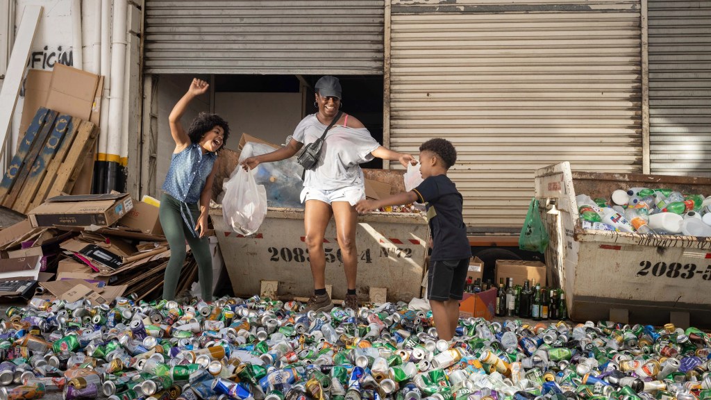 Dia das Mães: Como filmes de Anna Muylaert mostram a maternidade no Brasil