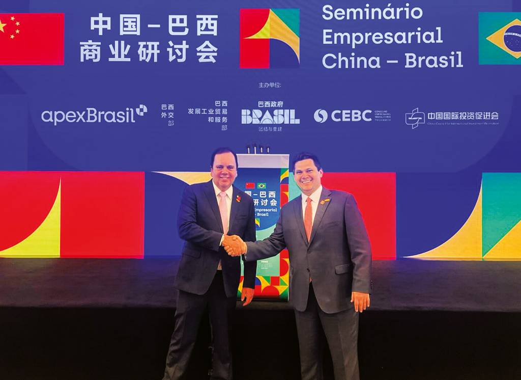 3—ELMAR-NASCIMENTO-e-DAVI-ALCOLUMBRE—CHINA-2025-5-e.jpg NA LISTA - Elmar e Alcolumbre: parlamentares estavam no jantar e testemunharam conversa